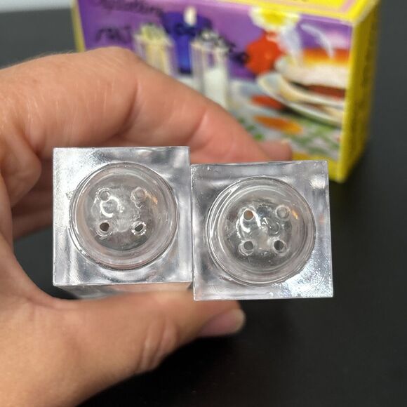 VINTAGE CRYSTALLINE SALT-N-PEPPER SHAKERS SET WITH ORIGINAL BOX HONG KONG RETRO - Picture 4 of 9